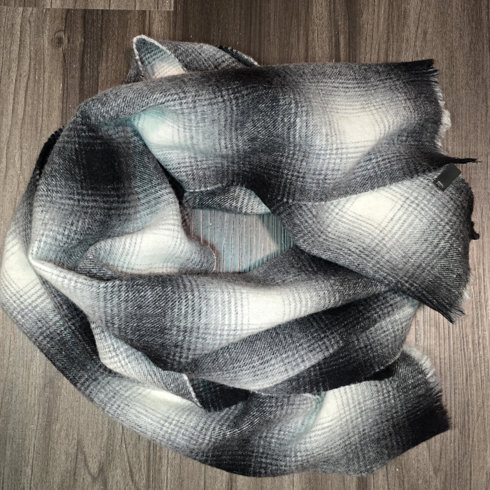 BANANA REPUBLIC 100% Wool Check Gradient Scarf, Black & White